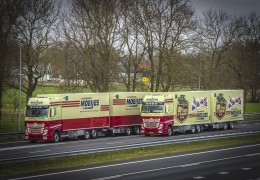 Jubileumtruck 'Moeijes 100 Jaar' officieel afgeleverd.